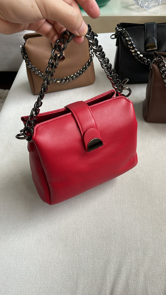 Scarlet Chain Shoulder Bag