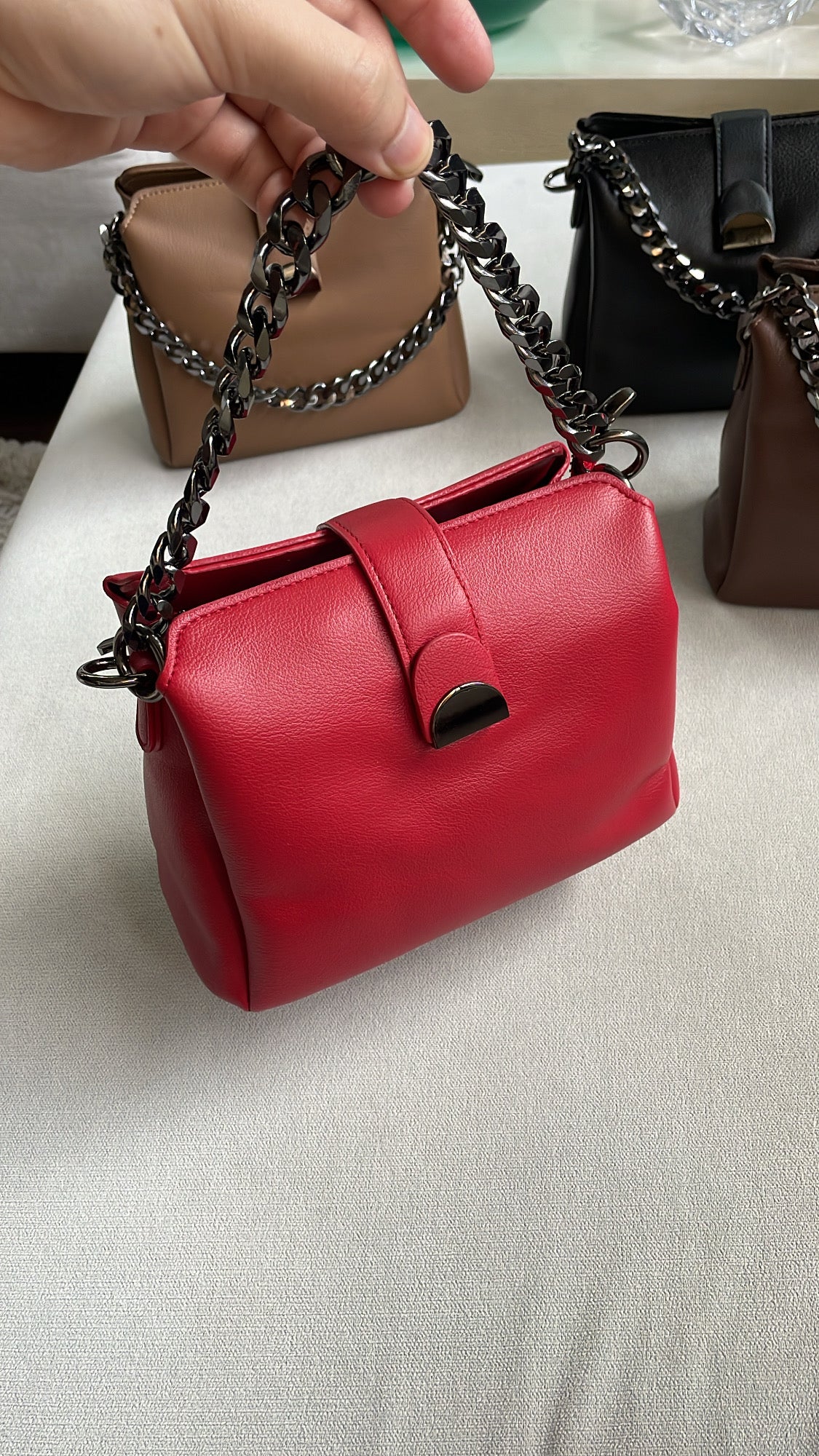 Scarlet Chain Shoulder Bag