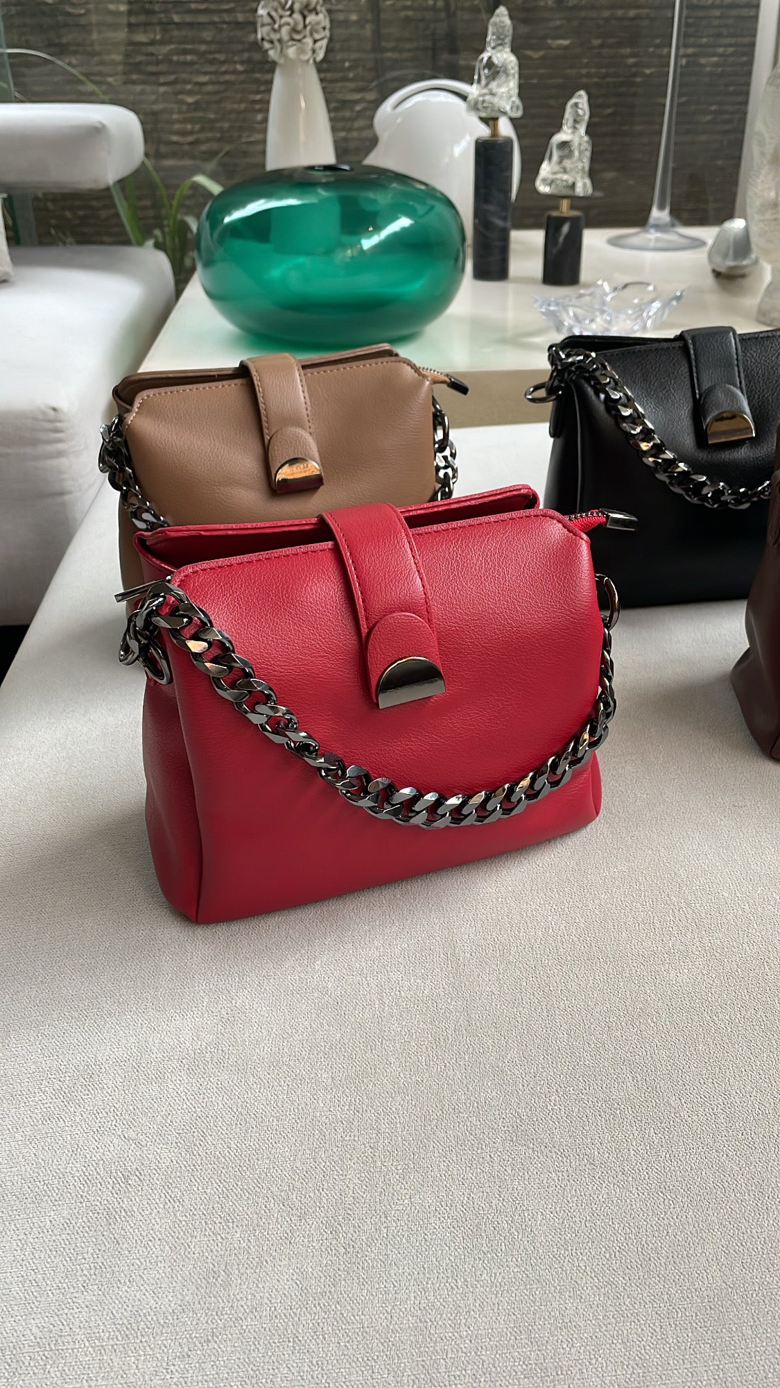 Scarlet Chain Shoulder Bag