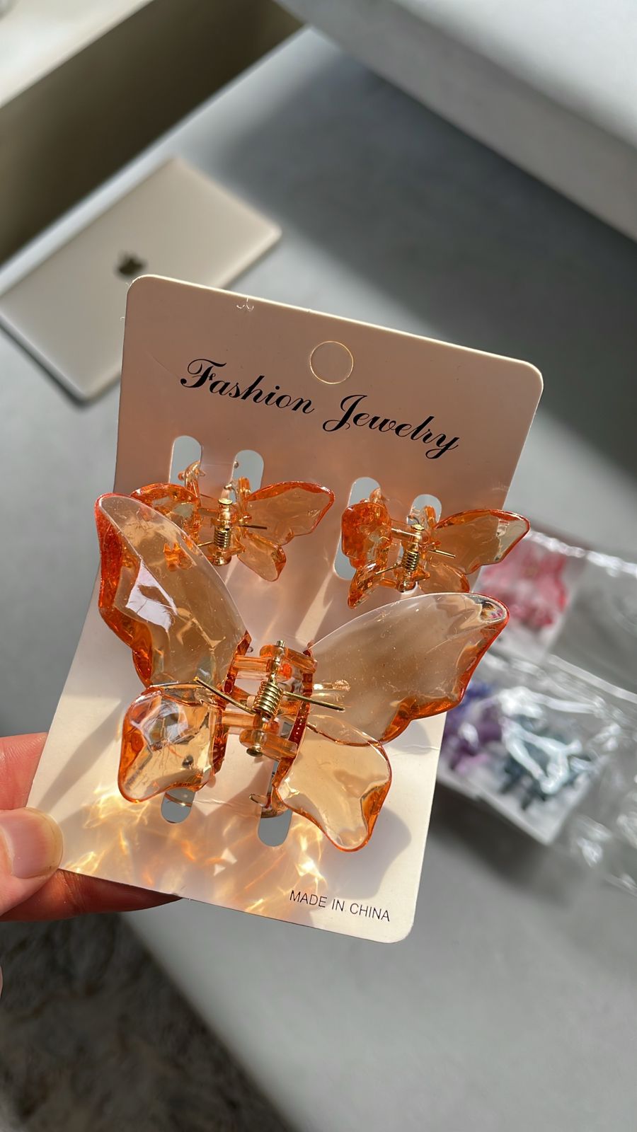 Chain Chic Butterfly Hair Claw – Honey (3 clips inside)